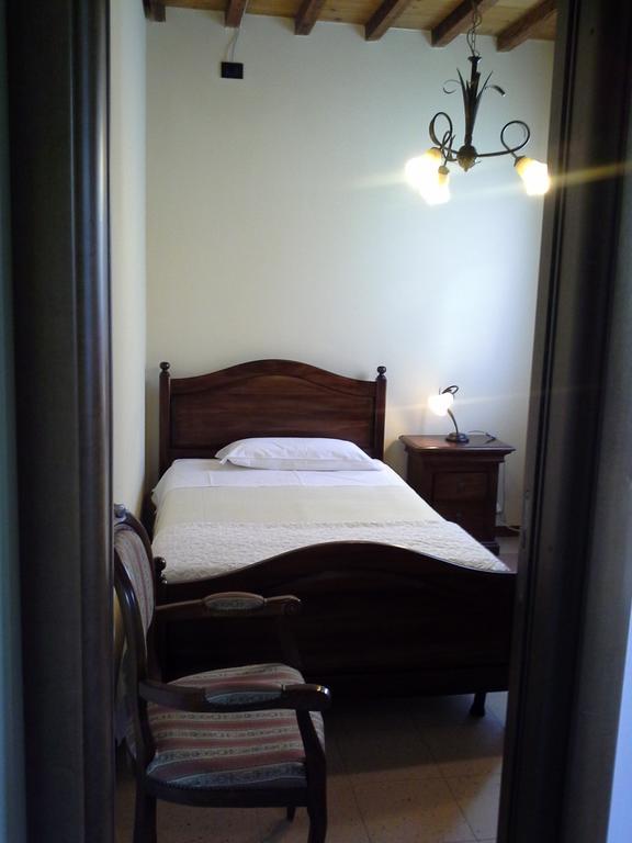 Le Stanze Sul Po Bed and Breakfast Φεράρα Δωμάτιο φωτογραφία
