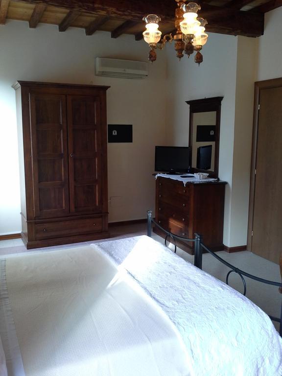 Le Stanze Sul Po Bed and Breakfast Φεράρα Δωμάτιο φωτογραφία